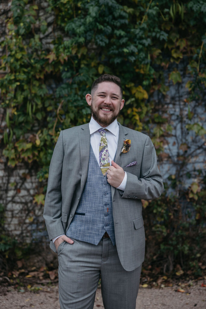 groom portrait 