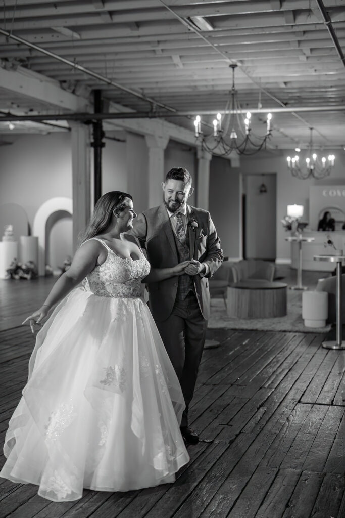 first dance wedding photo 