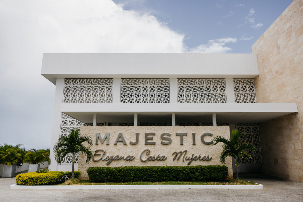 Majestic Elegance Costa Mujeres