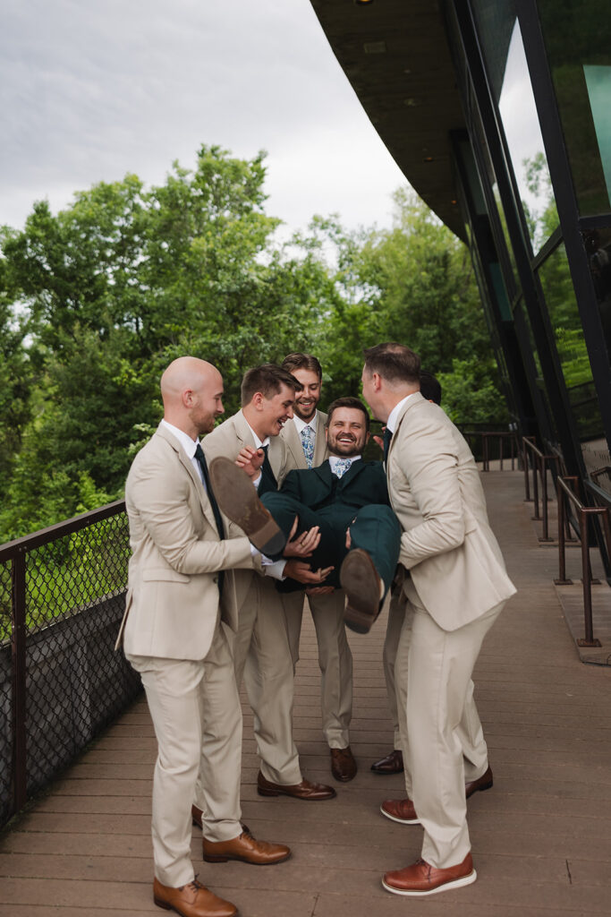 groom and groomsmen photo