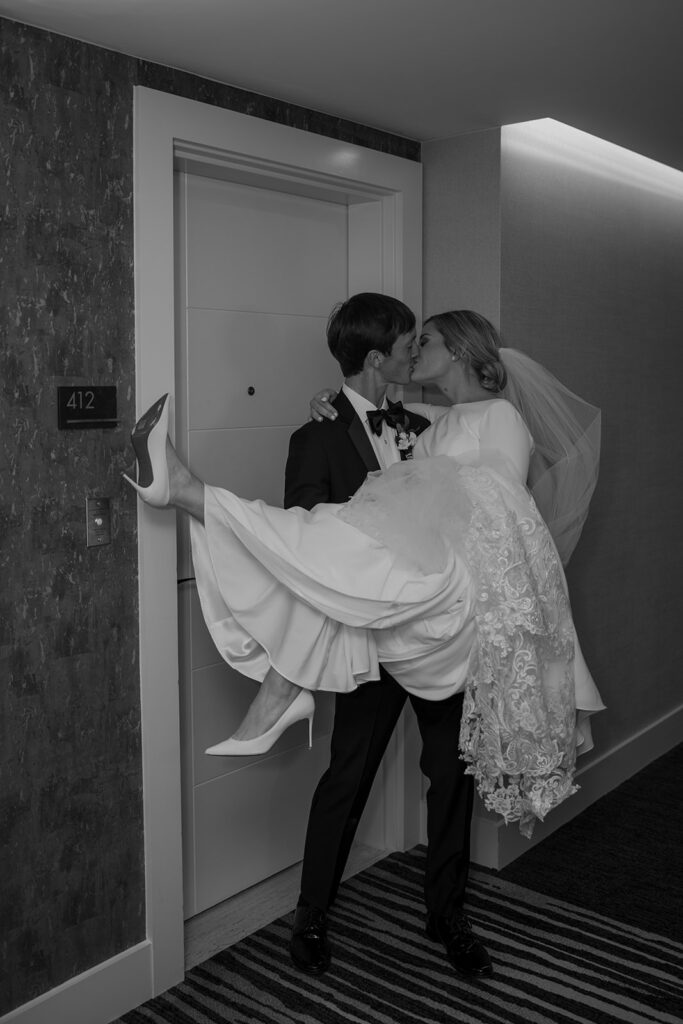 wedding photos in a hotel 