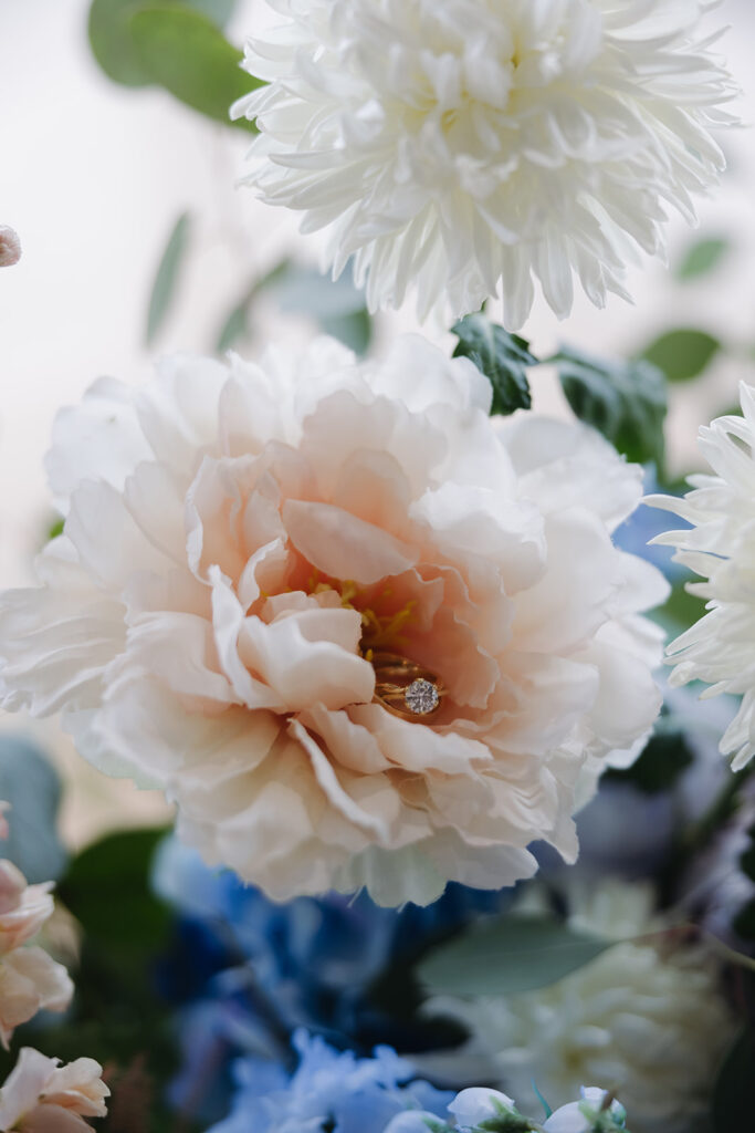 romantic wedding flowers